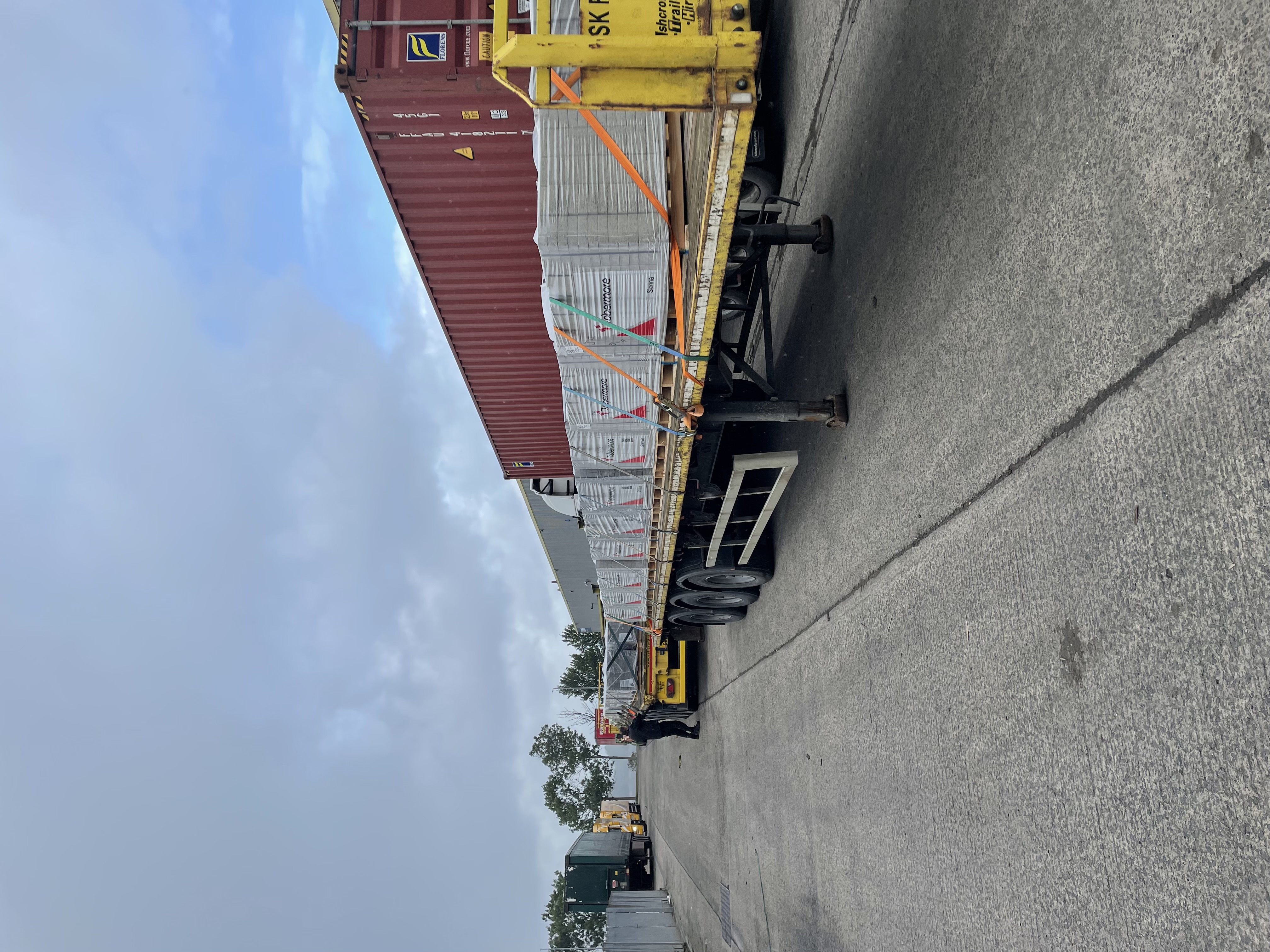 Container unloading — photo 2